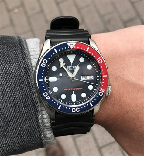 seiko diver 200m automatic pepsi.